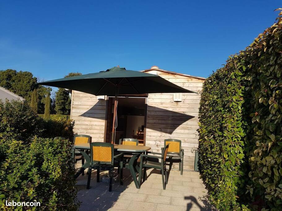 Chalet De Charme Climatise Sur La Route Du Ventoux Carpentras Exterior photo